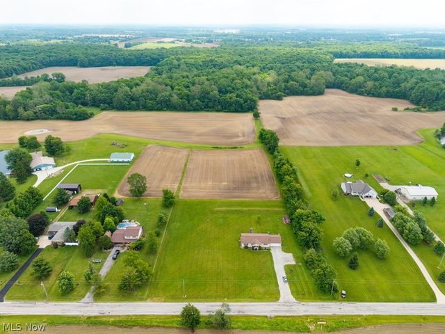 18741 West Road, Wellington, OH 44090