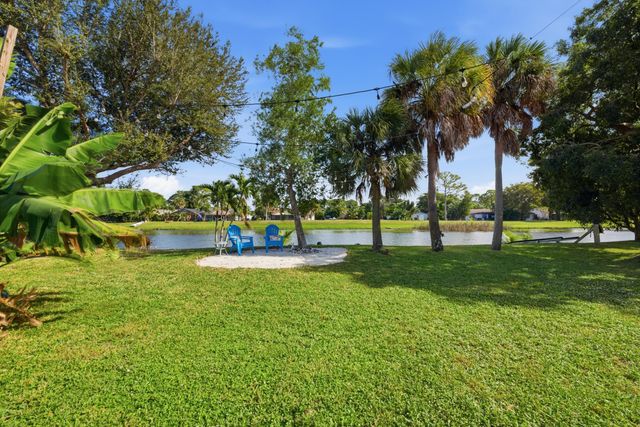 2462 Westmont Place, Royal Palm Beach, FL 33411