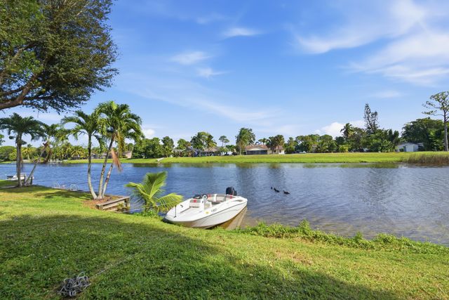 2462 Westmont Place, Royal Palm Beach, FL 33411