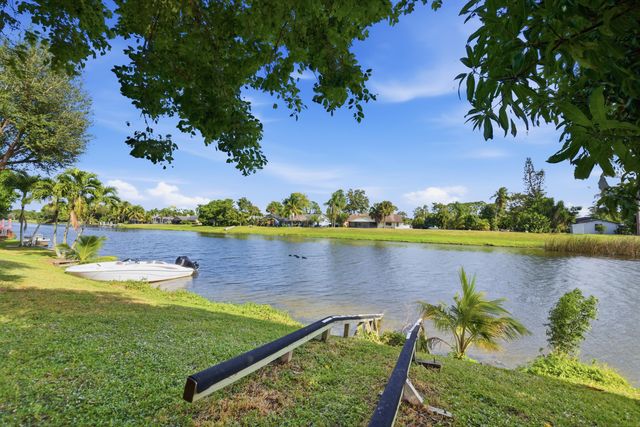 2462 Westmont Place, Royal Palm Beach, FL 33411