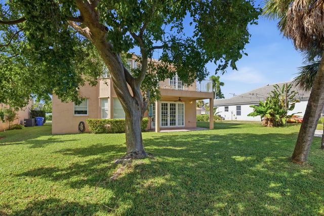2462 Westmont Place, Royal Palm Beach, FL 33411