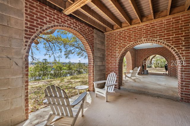 370 Fripp Point Rd, St Helena Island, SC 29920