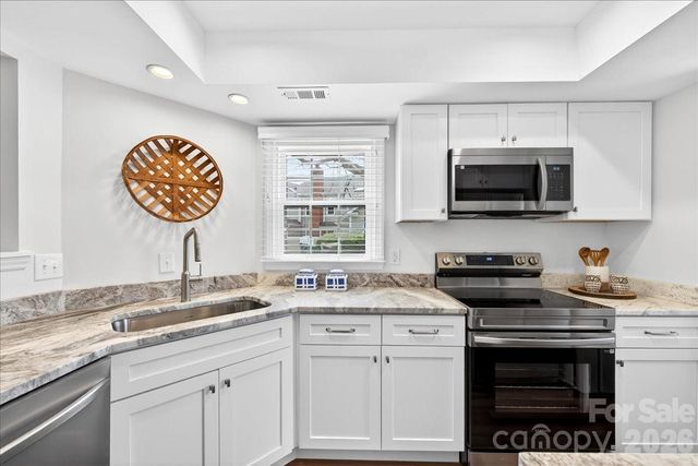 9227 N Vicksburg Park Court, Charlotte, NC 28210