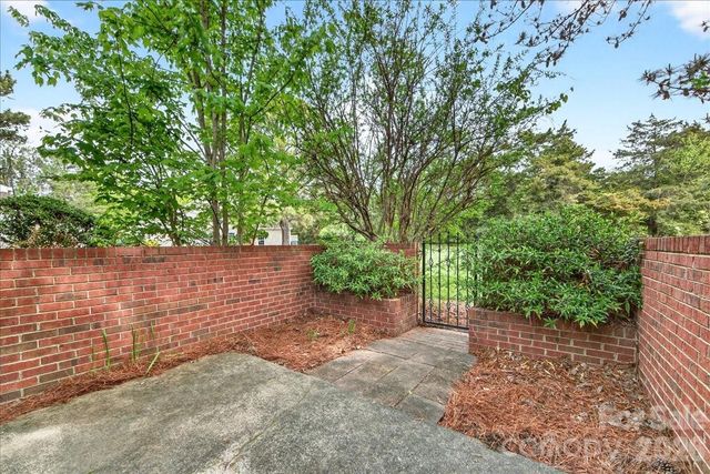 9227 N Vicksburg Park Court, Charlotte, NC 28210