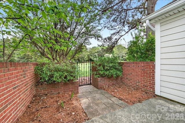 9227 N Vicksburg Park Court, Charlotte, NC 28210