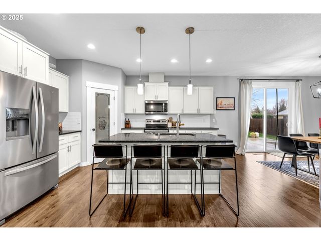 205 S HUBBARD Ave, Yacolt, WA 98675