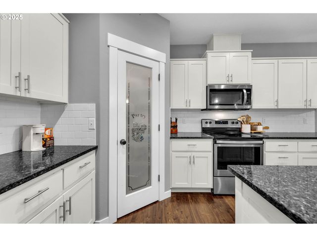 205 S HUBBARD Ave, Yacolt, WA 98675