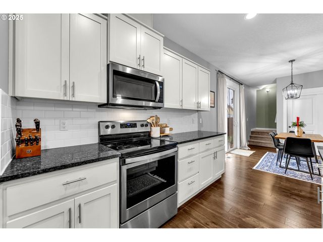 205 S HUBBARD Ave, Yacolt, WA 98675