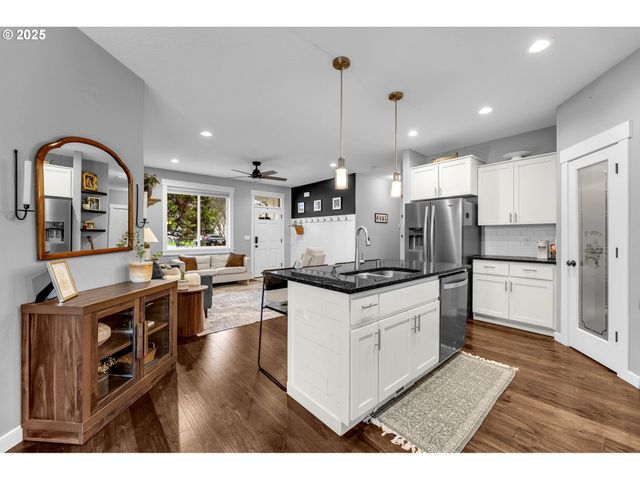 205 S HUBBARD Ave, Yacolt, WA 98675