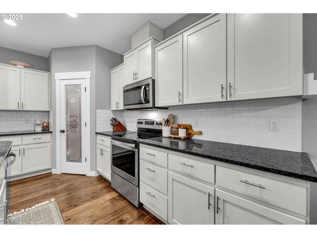 205 S HUBBARD Ave, Yacolt, WA 98675