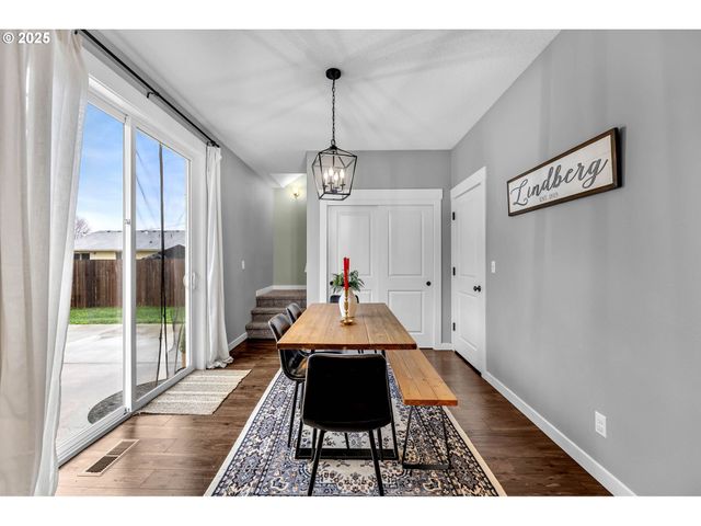 205 S HUBBARD Ave, Yacolt, WA 98675