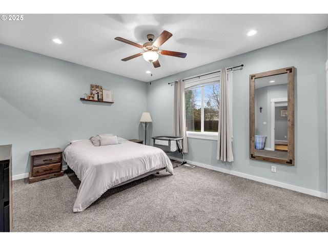 205 S HUBBARD Ave, Yacolt, WA 98675