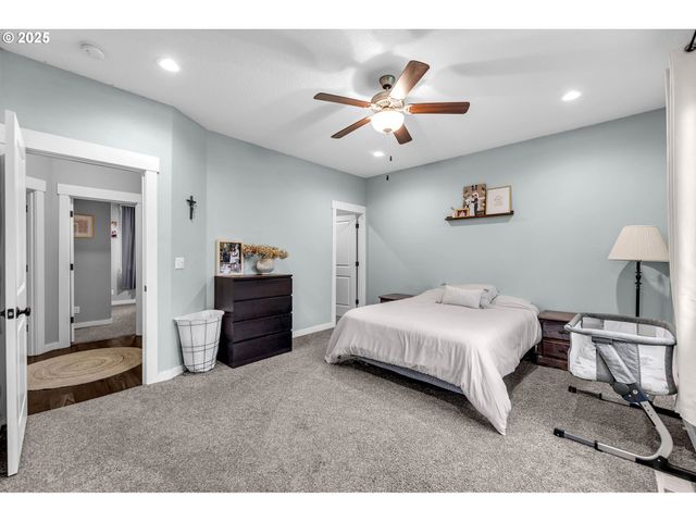 205 S HUBBARD Ave, Yacolt, WA 98675