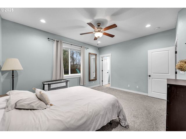 205 S HUBBARD Ave, Yacolt, WA 98675