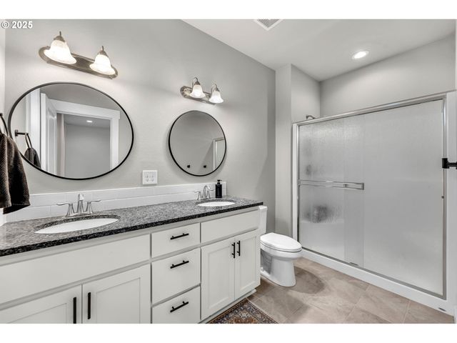 205 S HUBBARD Ave, Yacolt, WA 98675