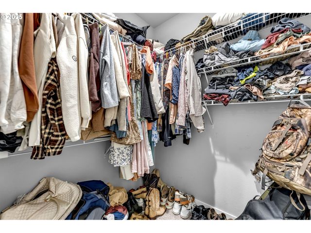 205 S HUBBARD Ave, Yacolt, WA 98675