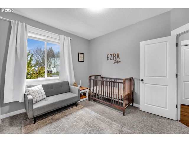 205 S HUBBARD Ave, Yacolt, WA 98675