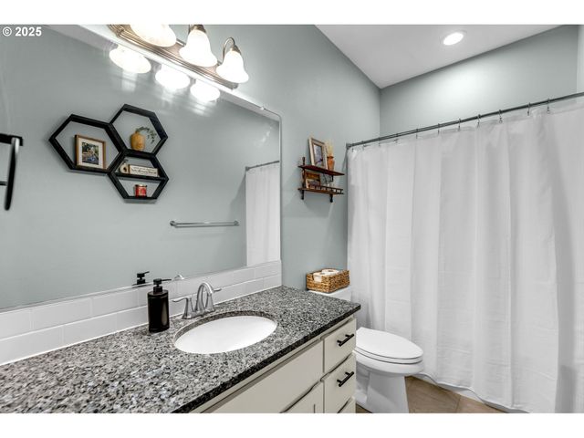 205 S HUBBARD Ave, Yacolt, WA 98675