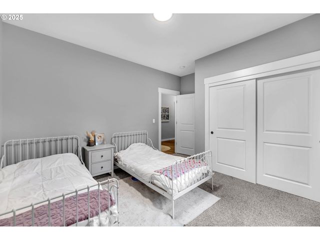 205 S HUBBARD Ave, Yacolt, WA 98675