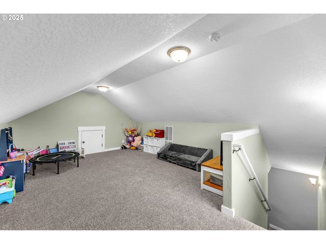 205 S HUBBARD Ave, Yacolt, WA 98675