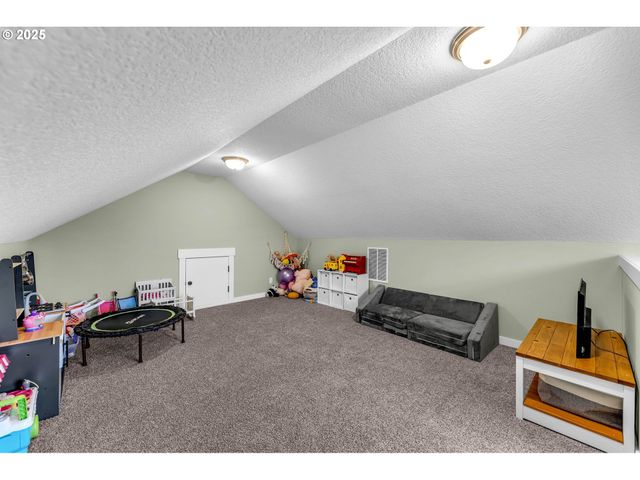 205 S HUBBARD Ave, Yacolt, WA 98675