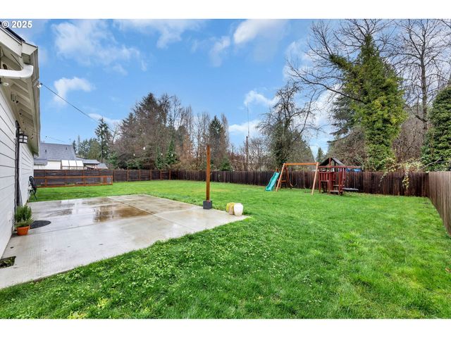 205 S HUBBARD Ave, Yacolt, WA 98675