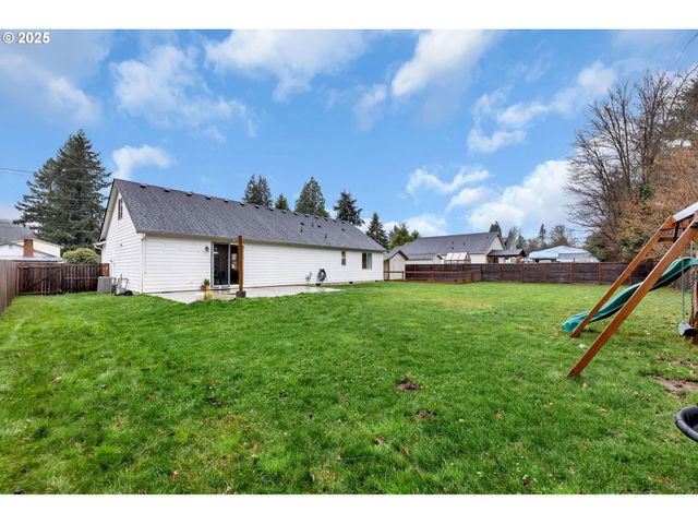 205 S HUBBARD Ave, Yacolt, WA 98675