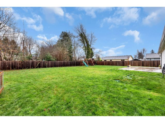 205 S HUBBARD Ave, Yacolt, WA 98675