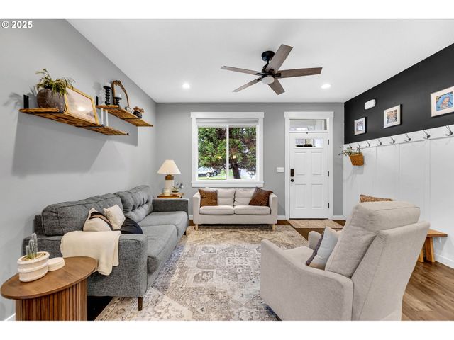 205 S HUBBARD Ave, Yacolt, WA 98675