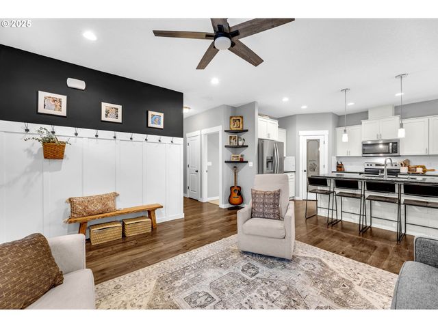 205 S HUBBARD Ave, Yacolt, WA 98675