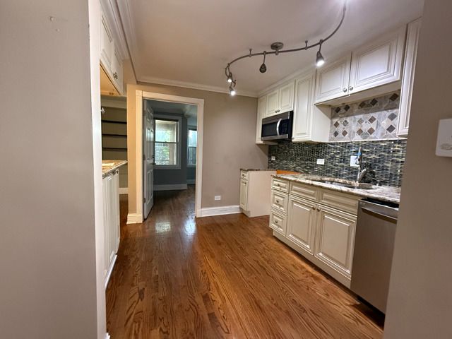 2705 W 98th Street, Evergreen Park, IL 60805