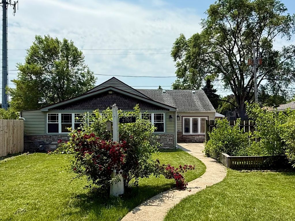2705 W 98th Street, Evergreen Park, IL 60805