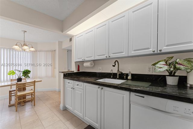 850 SW 138th Ave 213D, Pembroke Pines, FL 33027