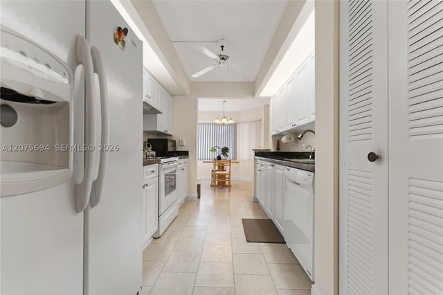 850 SW 138th Ave 213D, Pembroke Pines, FL 33027