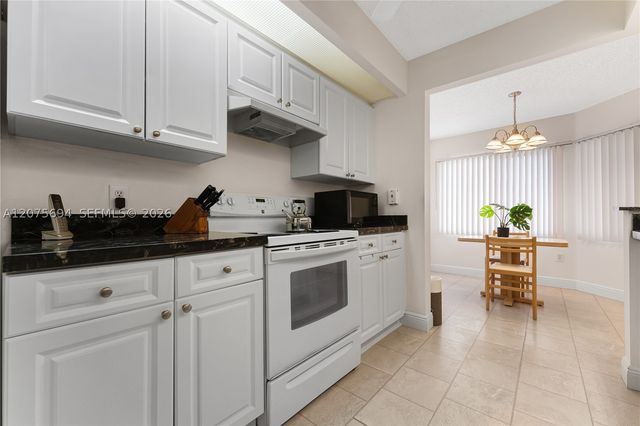 850 SW 138th Ave 213D, Pembroke Pines, FL 33027