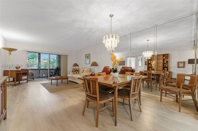850 SW 138th Ave 213D, Pembroke Pines, FL 33027