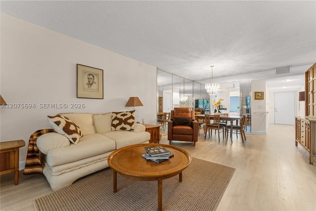 850 SW 138th Ave 213D, Pembroke Pines, FL 33027