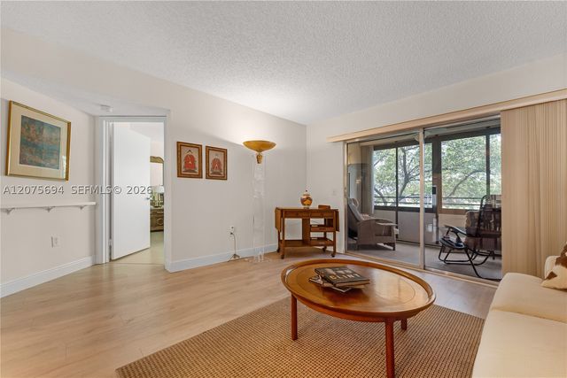 850 SW 138th Ave 213D, Pembroke Pines, FL 33027