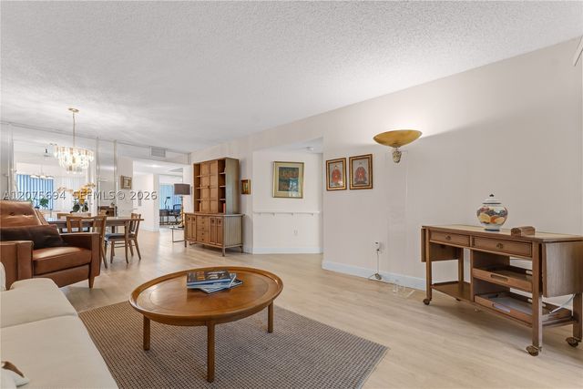 850 SW 138th Ave 213D, Pembroke Pines, FL 33027