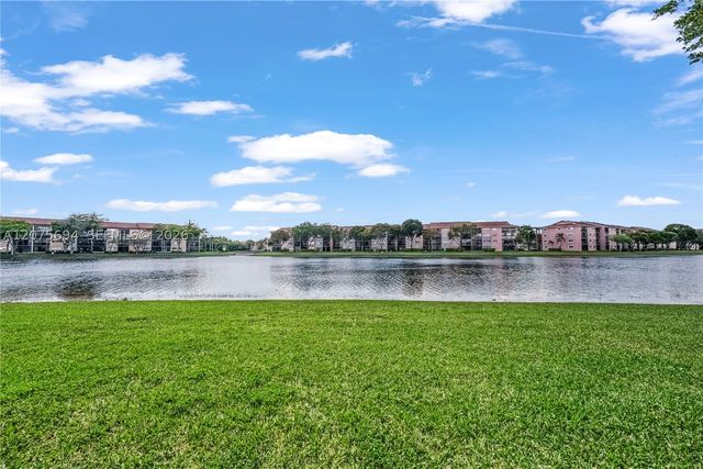 850 SW 138th Ave 213D, Pembroke Pines, FL 33027