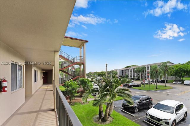 850 SW 138th Ave 213D, Pembroke Pines, FL 33027