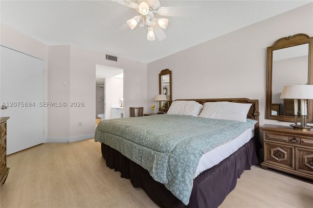 850 SW 138th Ave 213D, Pembroke Pines, FL 33027