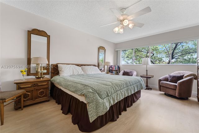 850 SW 138th Ave 213D, Pembroke Pines, FL 33027
