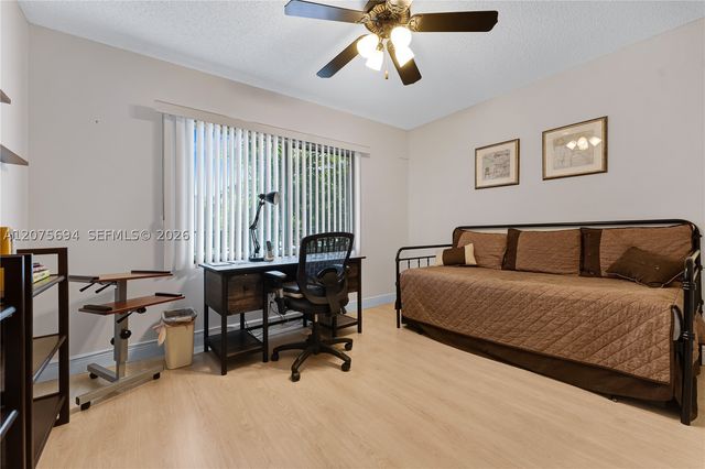 850 SW 138th Ave 213D, Pembroke Pines, FL 33027