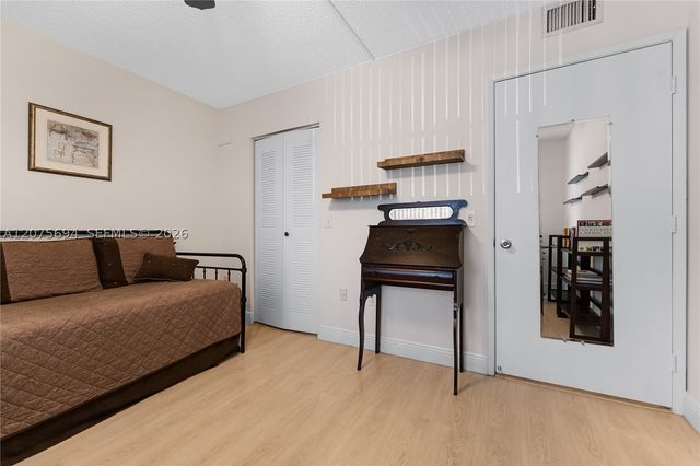 850 SW 138th Ave 213D, Pembroke Pines, FL 33027