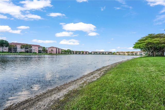 850 SW 138th Ave 213D, Pembroke Pines, FL 33027