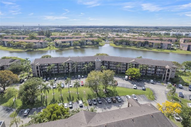 850 SW 138th Ave 213D, Pembroke Pines, FL 33027