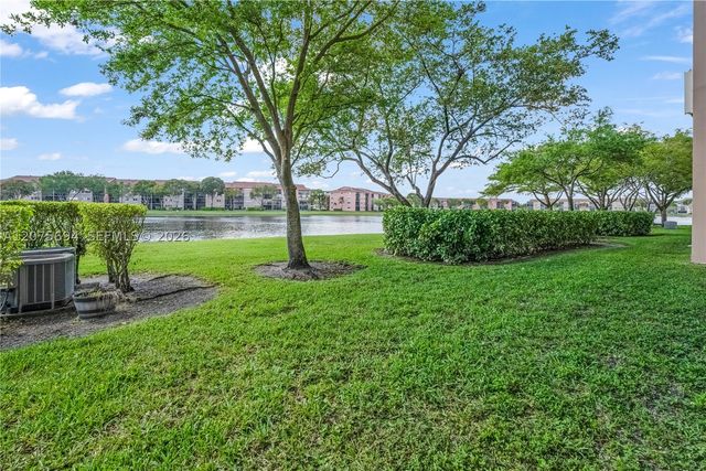 850 SW 138th Ave 213D, Pembroke Pines, FL 33027