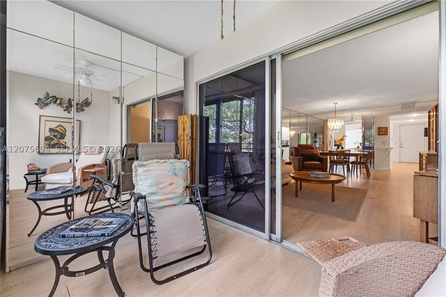 850 SW 138th Ave 213D, Pembroke Pines, FL 33027