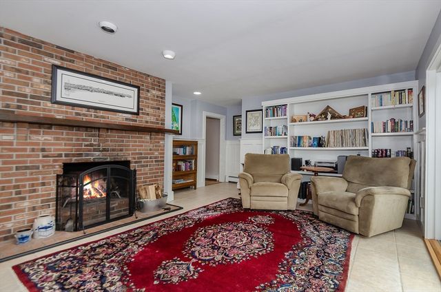 9 Hitching Post Rd, Mattapoisett, MA 02739